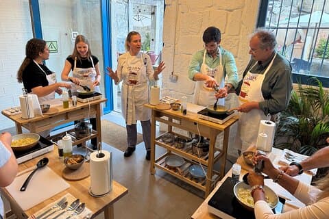 Porto Hands On Cooking Class-3 course-wine included-trained chef