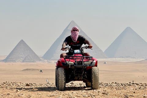 Pyramiden von Gizeh mit ATV, Kamelritt, Nilboot und Old Market Tour