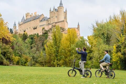 Private Segovia Day Trip from Madrid: E-Bike Tour and Alcázar