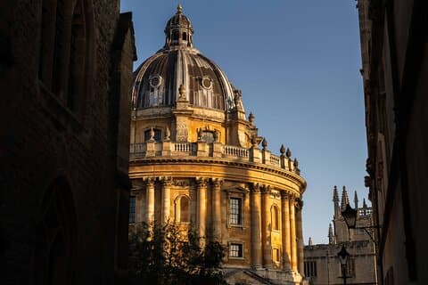 Privat | Oxford Tour by AlumniTM & Punt + New College som tillval