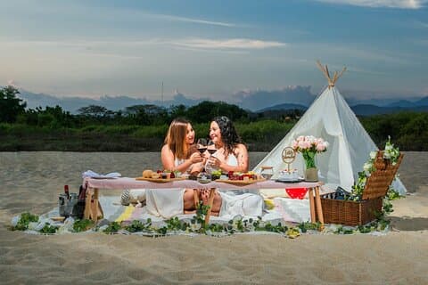 Piquenique Tipi com comida e bebida