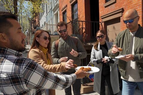 Best of New York Food Tour: 5 dishes plus famous sightseeing!