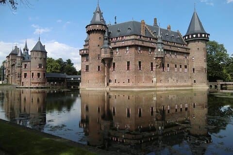 Private Tour to Muiderslot and Castle de Haar from Amsterdam