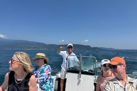 Private boat tour with wine and food aperitif