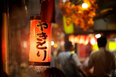 Shinjuku Local Bar Hopping met diner en lokale gids
