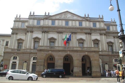 Tour a piedi autoguidato di Milano e caccia al tesoro