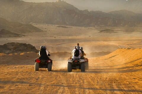 Safari di 3 ore in quad e cammello da Sharm El Sheikh