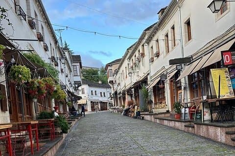 Gjirokaster Day Tour UNESCO byens slott og steinhus