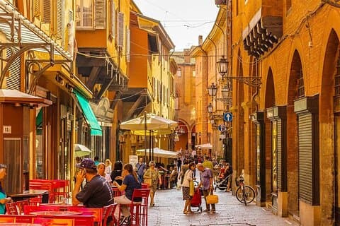 Walking Tour of Bologna with its secrets