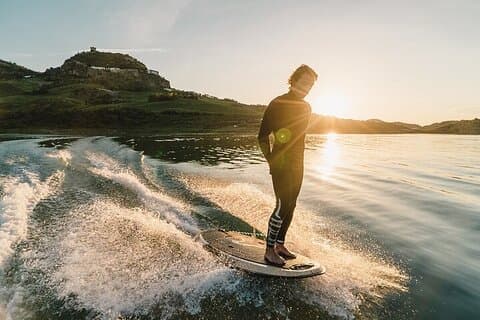 Deslize sobre a água com um Radinn Electric Jet-Surf Board Experiência