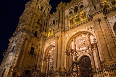 Málaga de Noche : Tour Privado & Personalizable por la Ciudad Nocturna