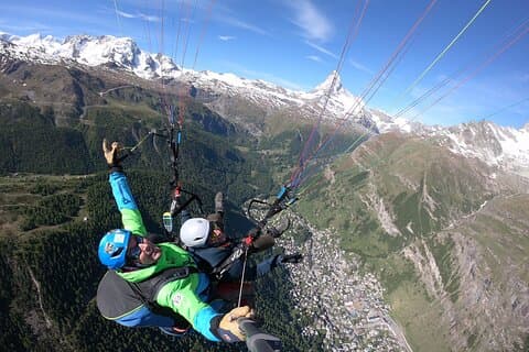 Extended Paragliding Flight in front of the Matterhorn 30 minutes
