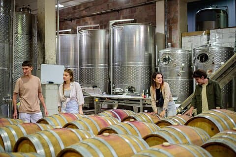 Ijevan Wine Brandy Factory besøk med sightseeing