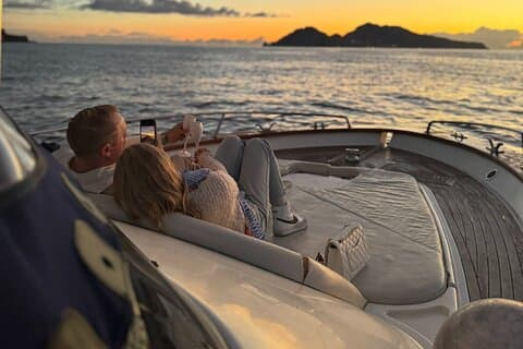 Sunset sharing tour in barca con aperitivo a Sorrento o Positano