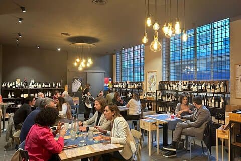 Piemonteisk middag med lokal vinsmagning på en vinbar