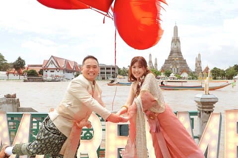 Propositions en costume thaïlandais avec photoshoot