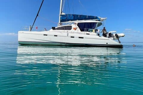 Dar es Salaam en Zanzibar: Privé catamaran cruise