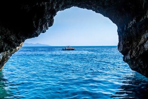 Vlore Boat Tour Haxhi Ali-grottan och Karaburunhalvön