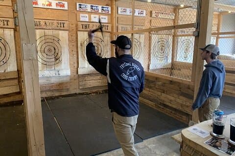 Portland Axe Throwing y dos cervecerías locales Van Tour