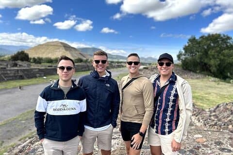 Private Tour Teotihuacan Pyramids + Breakfast in Cave in CDMX