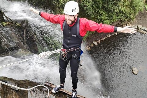 Canyoning à la cascade Baños Chamana