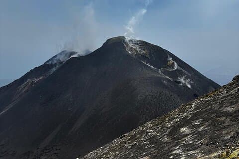 Hike to 3000 meters with cable car and 4x4 jeep