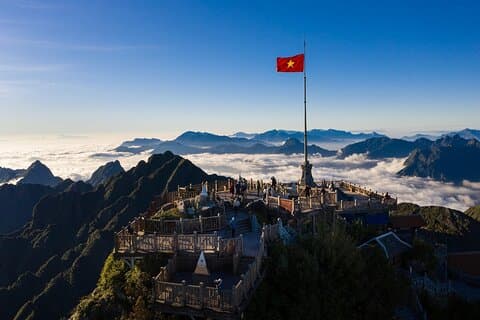 Privat tur med lokalguide Conquer Fansipan peak med kabelbil