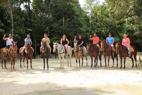 Oplev ATV, Ziplines, Cenote og ridning i Cancún