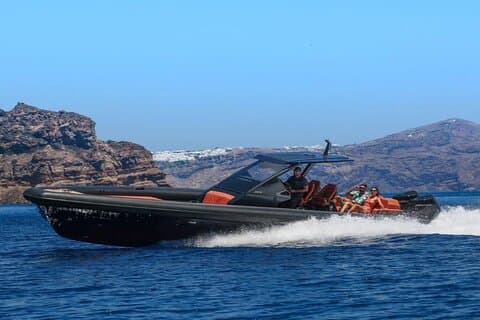 Private Yacht Tour auf Santorini (Technohull) - Open Bar&Transfers