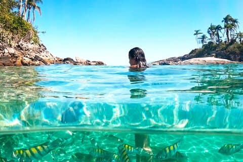 A tour of the paradisiacal islands of Angra dos Reis.