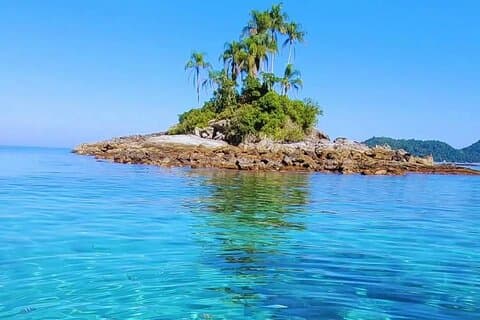 Aventura de barco nas ilhas do Paraíso de Angra dos Reis