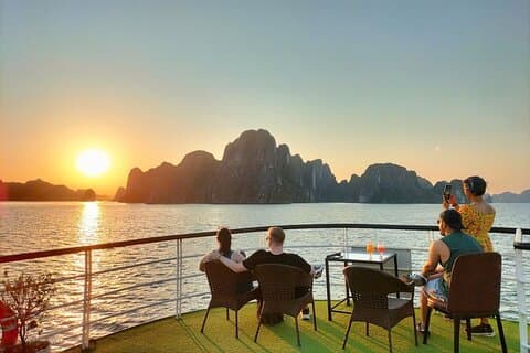 Crucero de un día por la bahía de Ha Long desde Hanói con kayak, natación y almuerzo