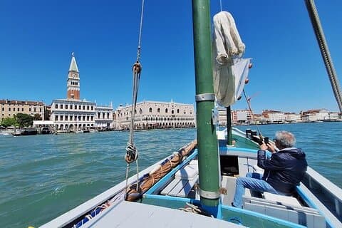 Classic Venetian Boat Tour to Explore the Lagoon and Islands