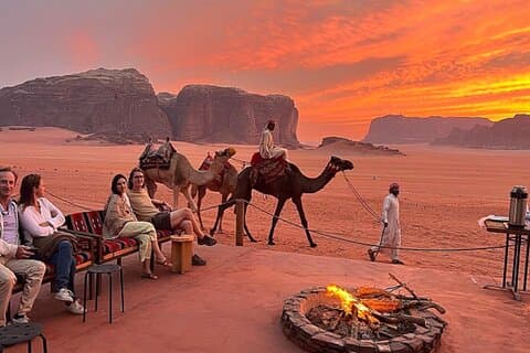 3 - Day Private Jordan Highlights Tour: Petra, Wadi Rum & Döda havet