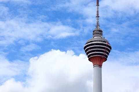 KL Stadtrundfahrt mit KL Tower Ticket & Putrajaya Bootsfahrt Privat