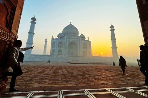Tour privato all'alba del Taj Mahal e del Forte di Agra da Delhi