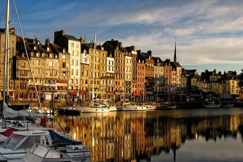 Tour privato di un'intera giornata a Rouen e Honfleur da Parigi