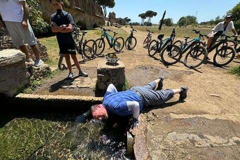 Halvdag E cykeltur af Via Appia med katakomber og frokost