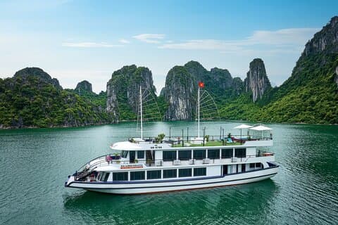 Croisière d'une journée dans la baie d'Halong au départ de Hanoï : Buffet, jacuzzi et vues panoramiques