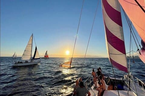Waikiki 2 - Hour Sunset Sailing Catamaran - Svøm & Sejl Eventyr
