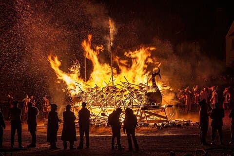 Visite privée de 6 jours : Up Helly Aa Viking Festival et Shetland