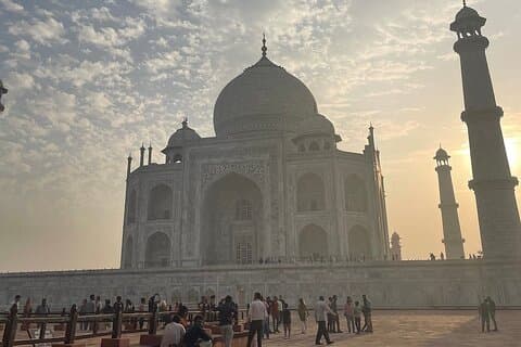Taj Mahal Tour vanuit Delhi – Same Day Agra Bezoek met de auto