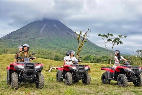 Tour in quad, cratere da impatto e foresta del vulcano Arenal