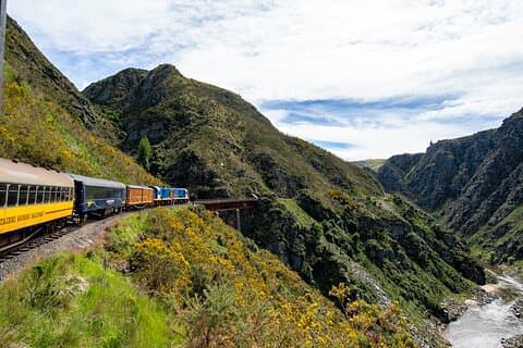 Dunedin nach Queenstown One Way Tour Inklusive Taieri Gorge Train