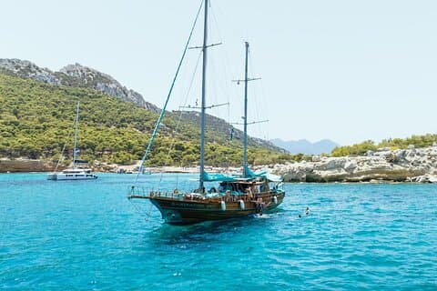 Agistri Moni et Aegina Sailing Yacht Cruise