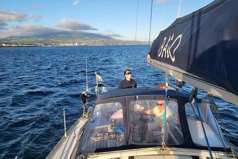 Marine Adventures Halvdagsseiling, snorkling og stående padlebrett