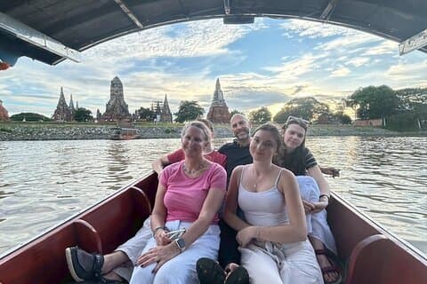 Visita privada aos Templos do Patrimônio Mundial de Ayutthaya e Sunset Cruise