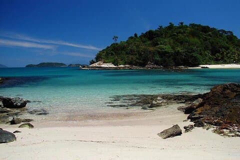 Speedboat Tour Paradise Lagoons of Ilha Grande