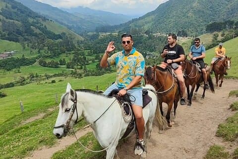 Passeio a cavalo pelas paisagens mais bonitas de Medellín