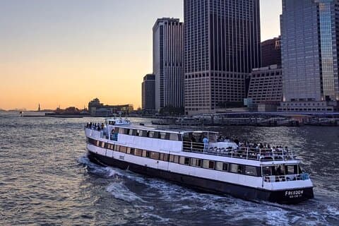 Crucero al atardecer por Nueva York Experimente la magia del crepúsculo de la ciudad